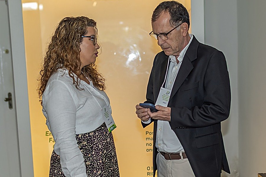 Treinamento de campo, aperto de mão entre participantes